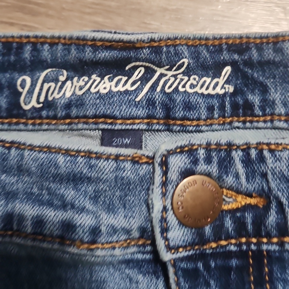Universal Thread Distressed Boyfriend Denim Shorts Size 20W NWT - Picture 2 of 7